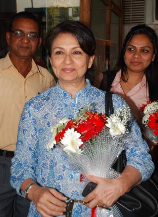Sharmila Tagore reaches out to pregnant women in Jharkhand